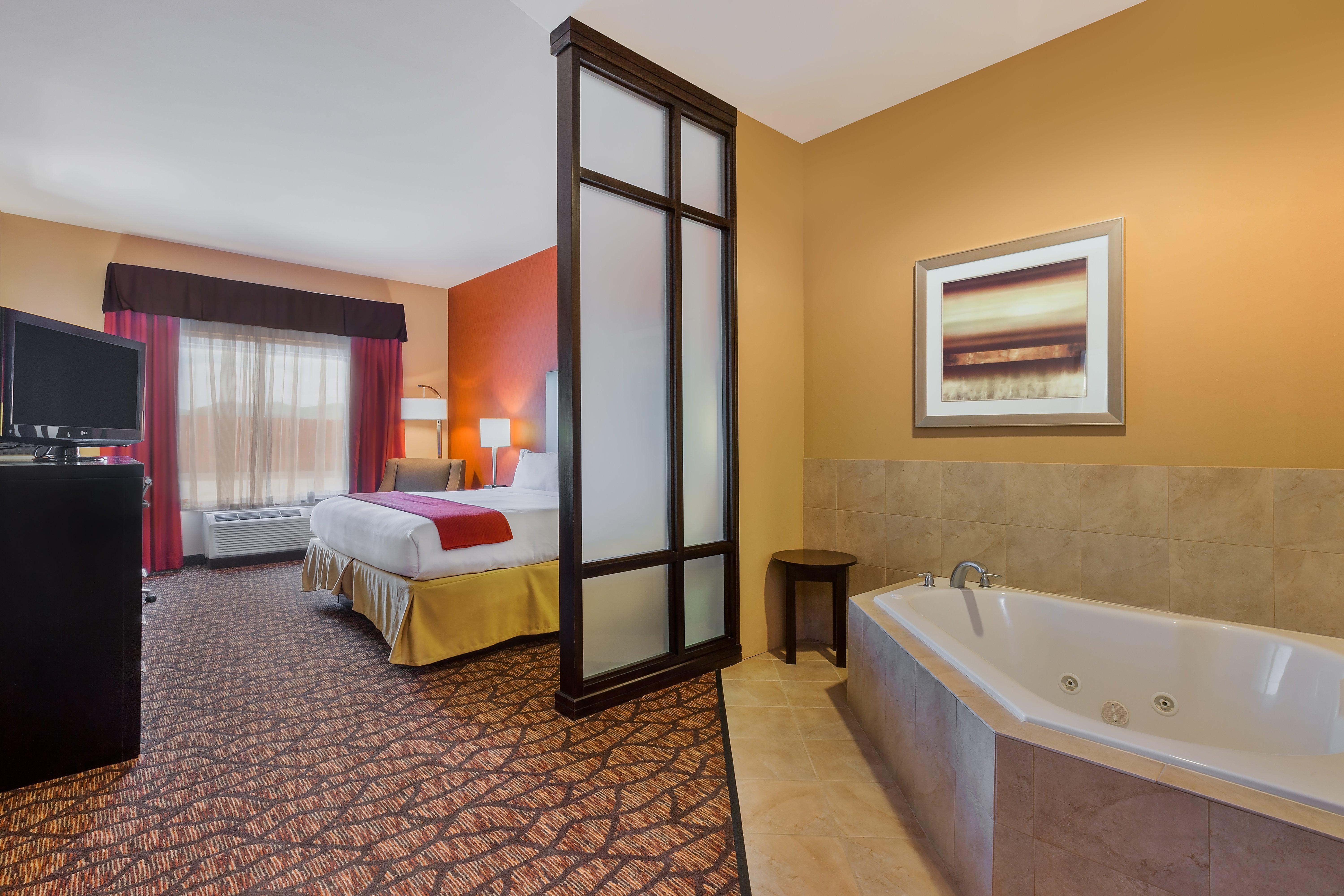 Holiday Inn Express And Suites Alpine By Ihg Exterior photo