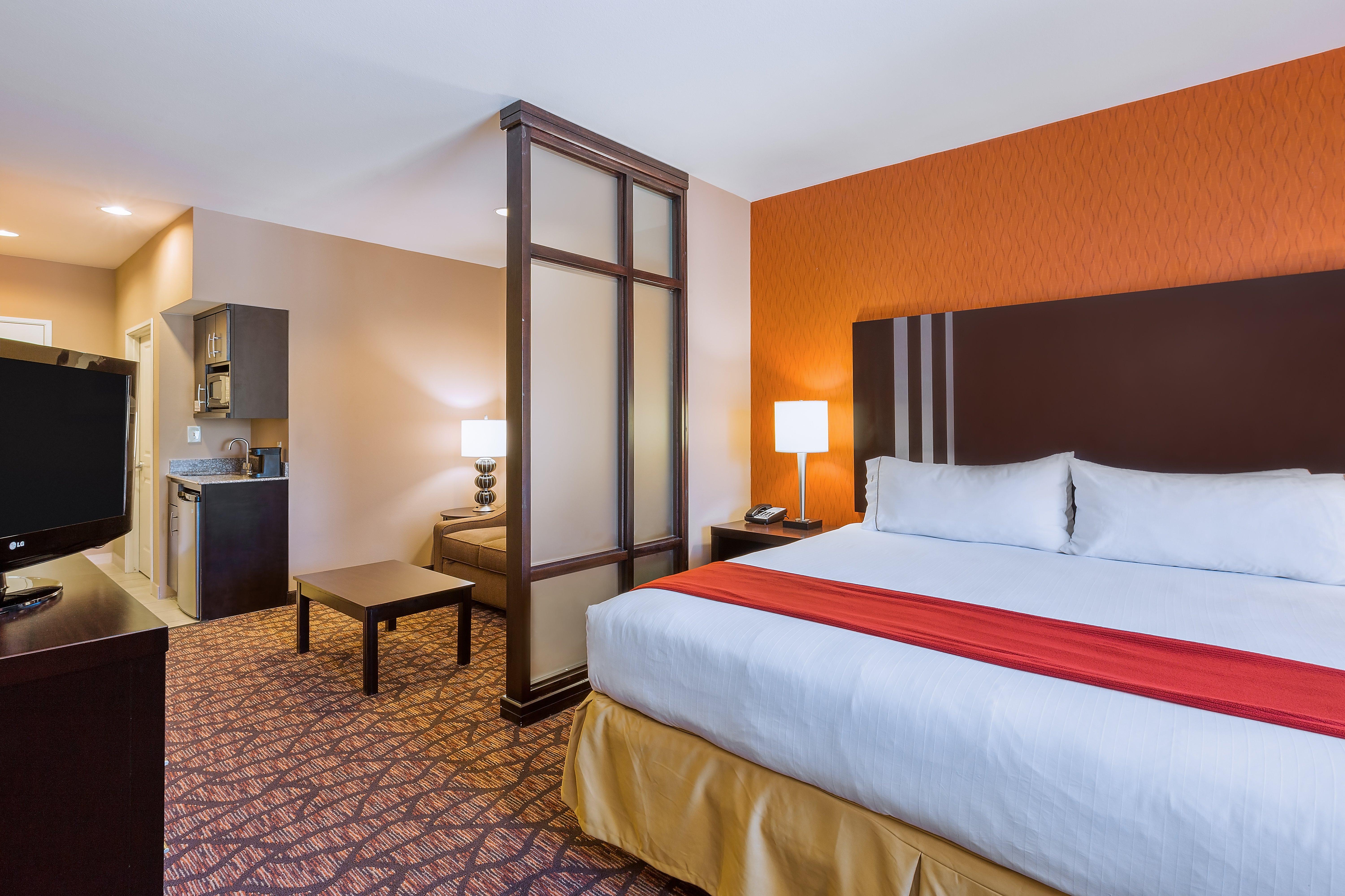 Holiday Inn Express And Suites Alpine By Ihg Exterior photo
