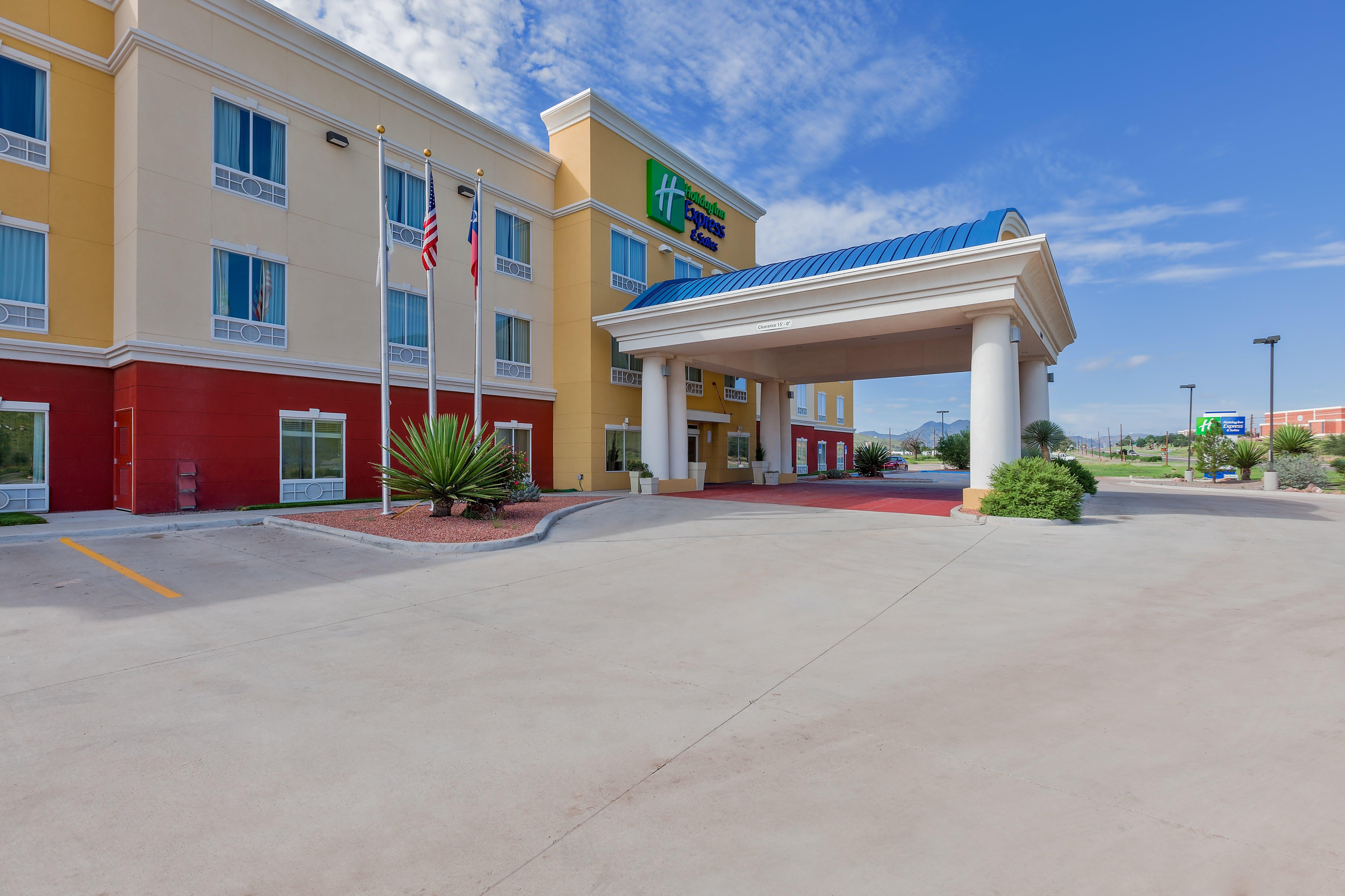 Holiday Inn Express And Suites Alpine By Ihg Exterior photo