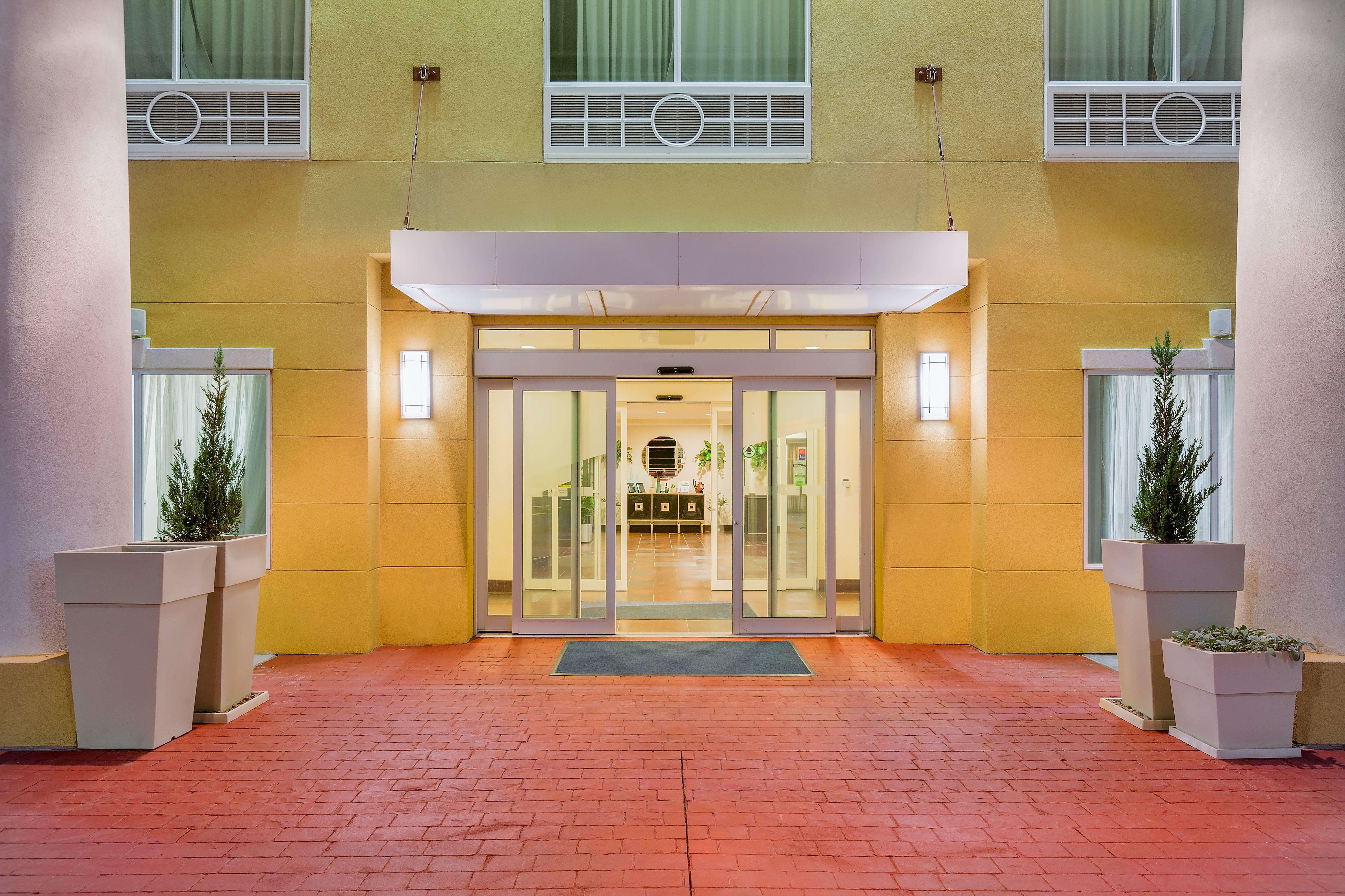 Holiday Inn Express And Suites Alpine By Ihg Exterior photo