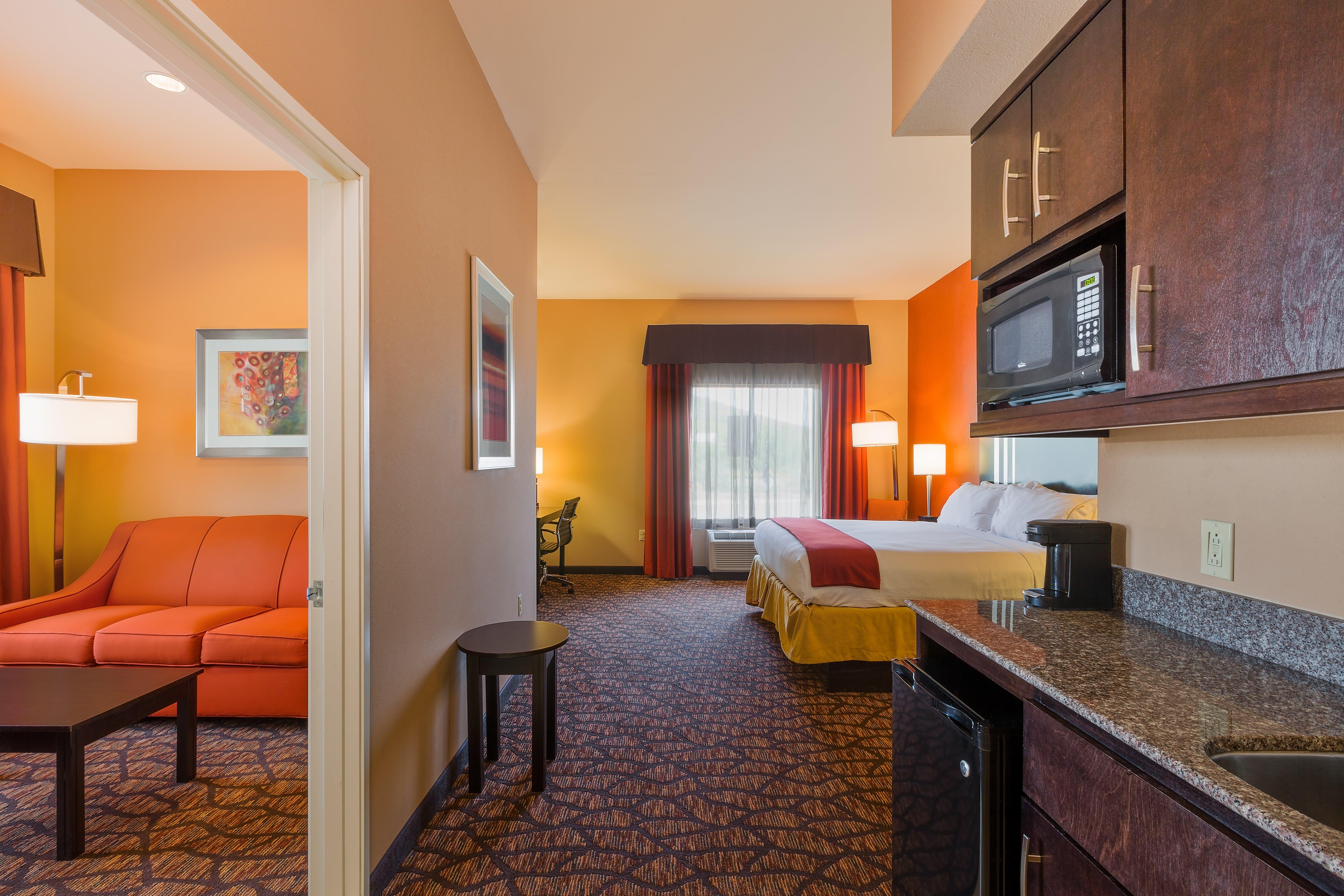 Holiday Inn Express And Suites Alpine By Ihg Exterior photo