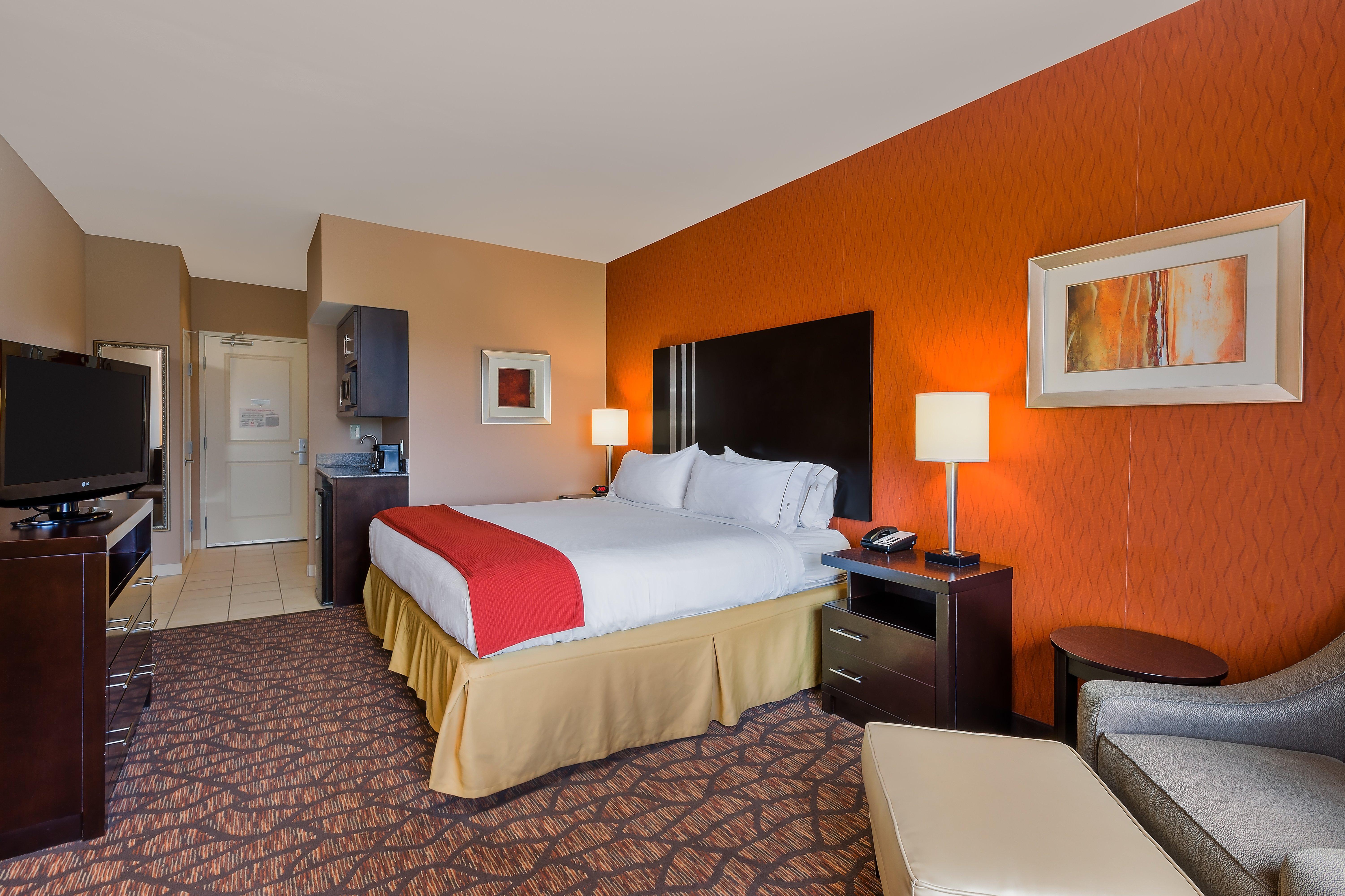 Holiday Inn Express And Suites Alpine By Ihg Exterior photo